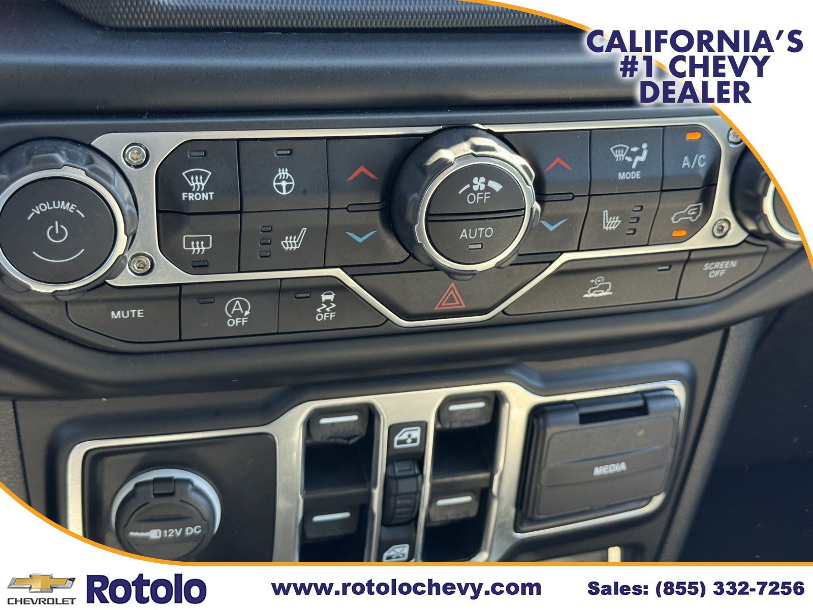 Used 2022 Jeep Gladiator Rubicon w/ Dual Top Group AWD/4WD image 14
