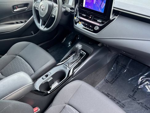 Certified 2025 Toyota Corolla Hatchback w/ SE Package FWD image 18