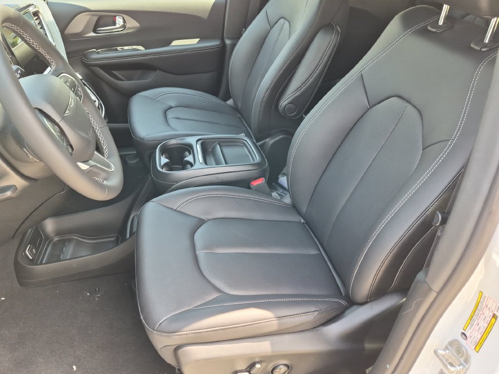 New 2027 Chrysler Pacifica Select w/ Family Tech Group FWD image 16