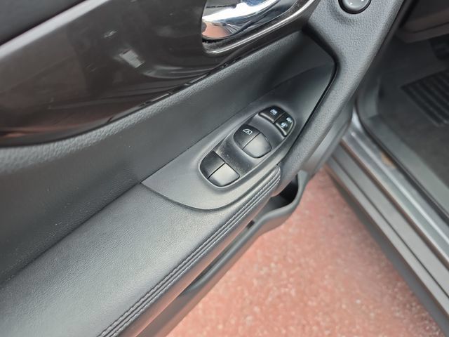 Used 2019 Nissan Rogue SV w/ Premium Package AWD/4WD image 11