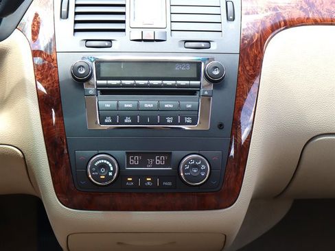 Used 2006 Cadillac DTS w/ Trunk Convenience Package FWD image 14