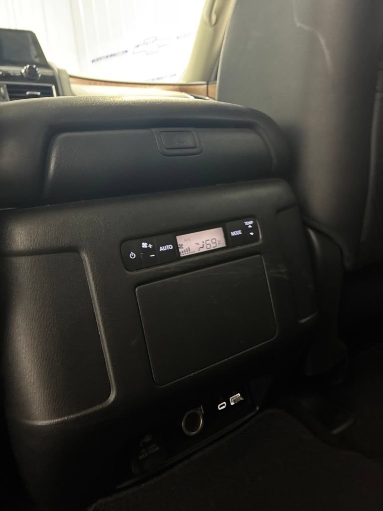 Used 2024 Nissan Armada SL w/ Captain's Chairs Package AWD/4WD image 32