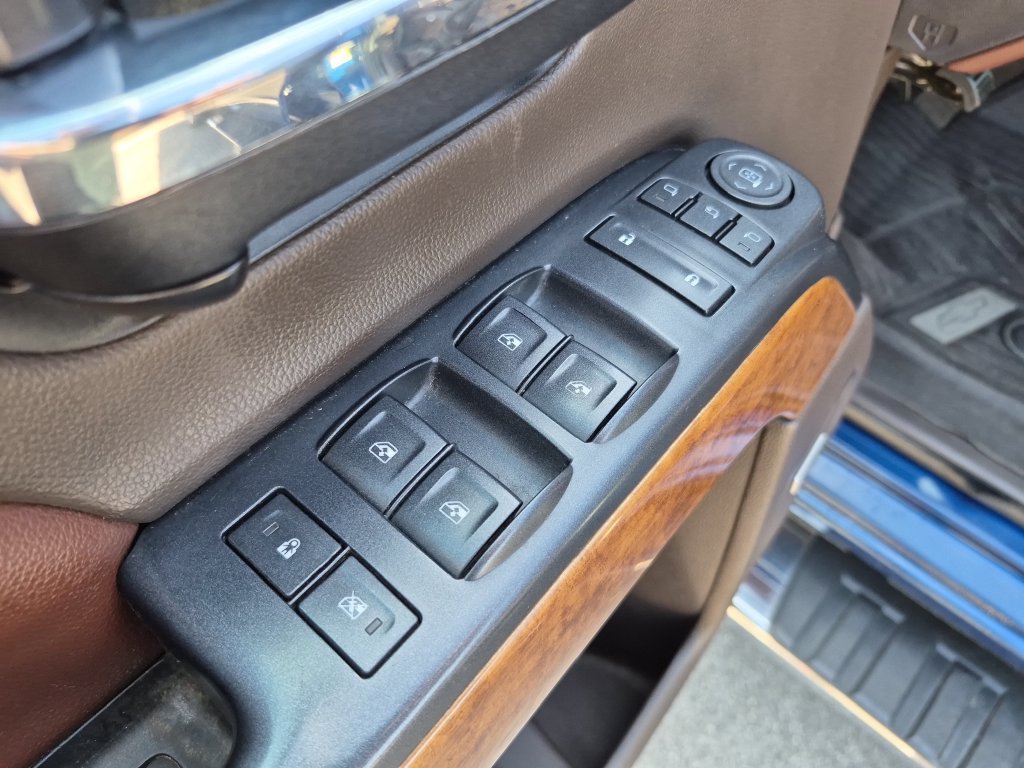 Used 2016 Chevrolet Silverado 2500 High Country AWD/4WD image 17