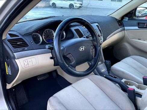 Used 2010 Hyundai Sonata GLS FWD image 2