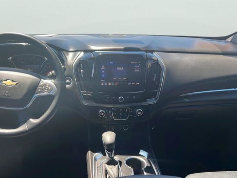 Used 2023 Chevrolet Traverse LT FWD image 9