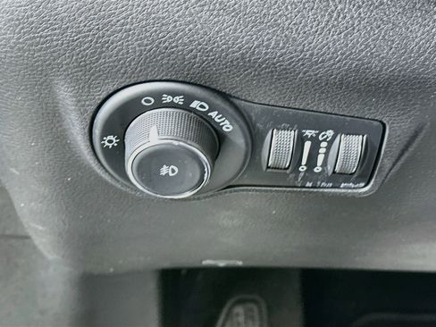 Used 2023 Jeep Compass Latitude AWD/4WD image 17