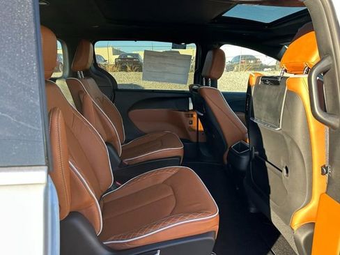 New 2026 Chrysler Pacifica Pinnacle image 5