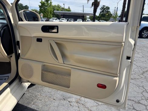 Used 2009 Volkswagen Beetle S image 13