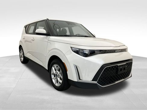 Used 2025 Kia Soul LX w/ LX Technology Package FWD image 7