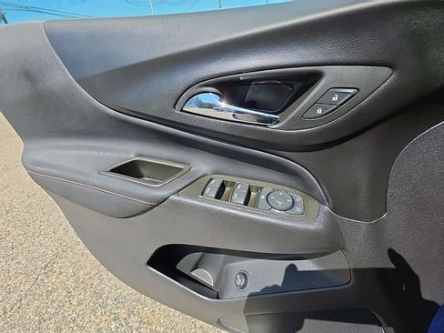 Used 2023 Chevrolet Equinox RS AWD/4WD image 23
