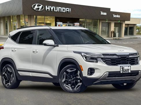 Used 2024 Kia Seltos SX w/ SX Sunroof Package AWD/4WD image 2
