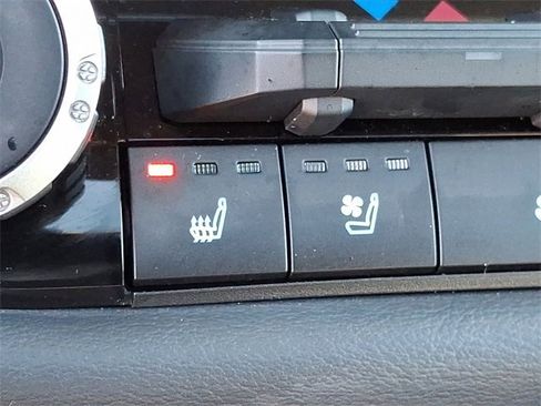 Used 2023 Toyota Tundra Platinum w/ Advanced Package image 28