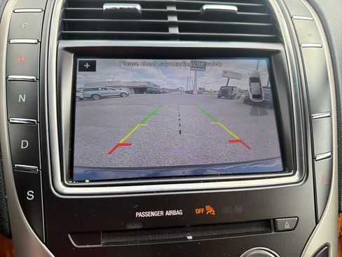 Used 2019 Lincoln Nautilus Select AWD/4WD image 23