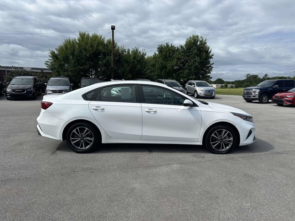 Used 2024 Kia Forte LXS w/ LXS Technology Package FWD image 4