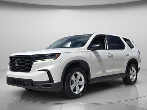 Used 2023 Honda Pilot LX image 9