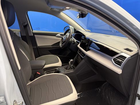New 2026 Volkswagen Taos SE image 23