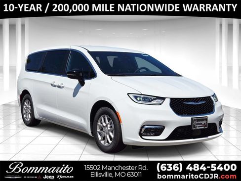 New 2026 Chrysler Pacifica Select FWD image 1