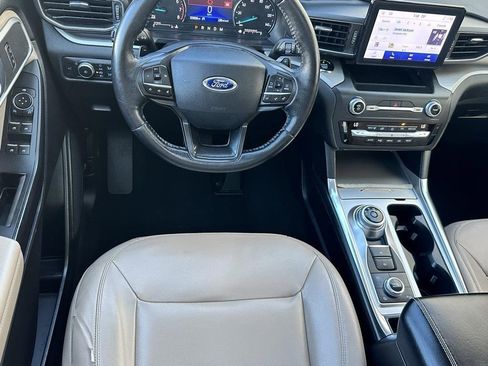 Used 2020 Ford Explorer XLT w/ Equipment Group 202A image 7