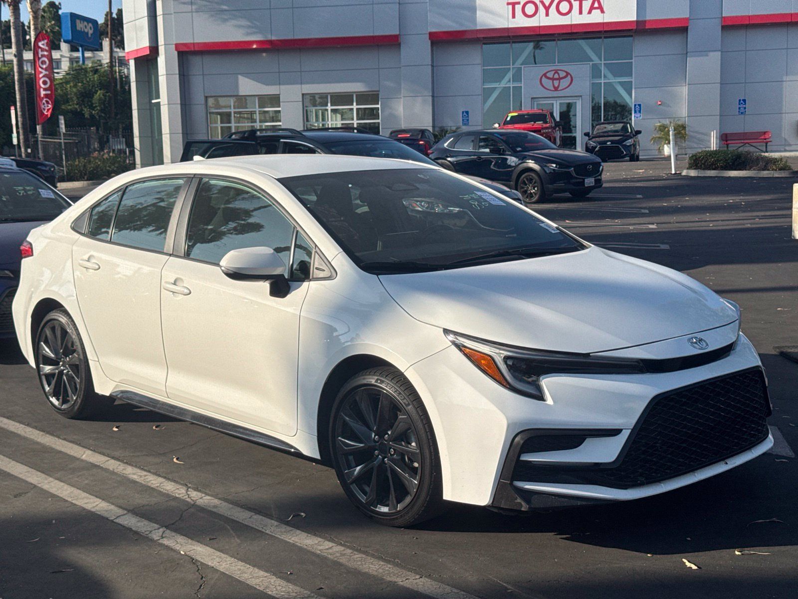 Used 2023 Toyota Corolla SE FWD image 1