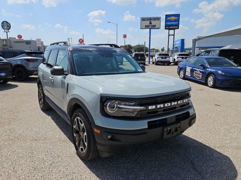 Used 2022 Ford Bronco Sport Outer Banks w/ Tech Package AWD/4WD image 2
