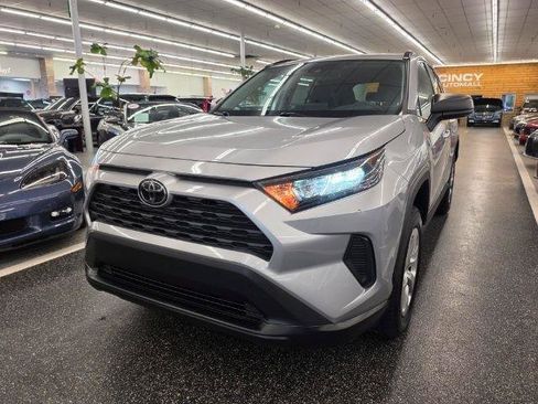 Used 2021 Toyota RAV4 LE FWD image 2