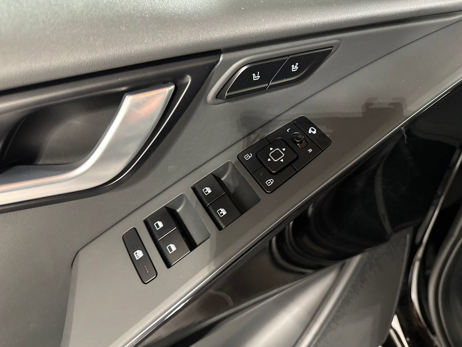 New 2026 Kia Niro Wave w/ Wave Preserve Package FWD image 16