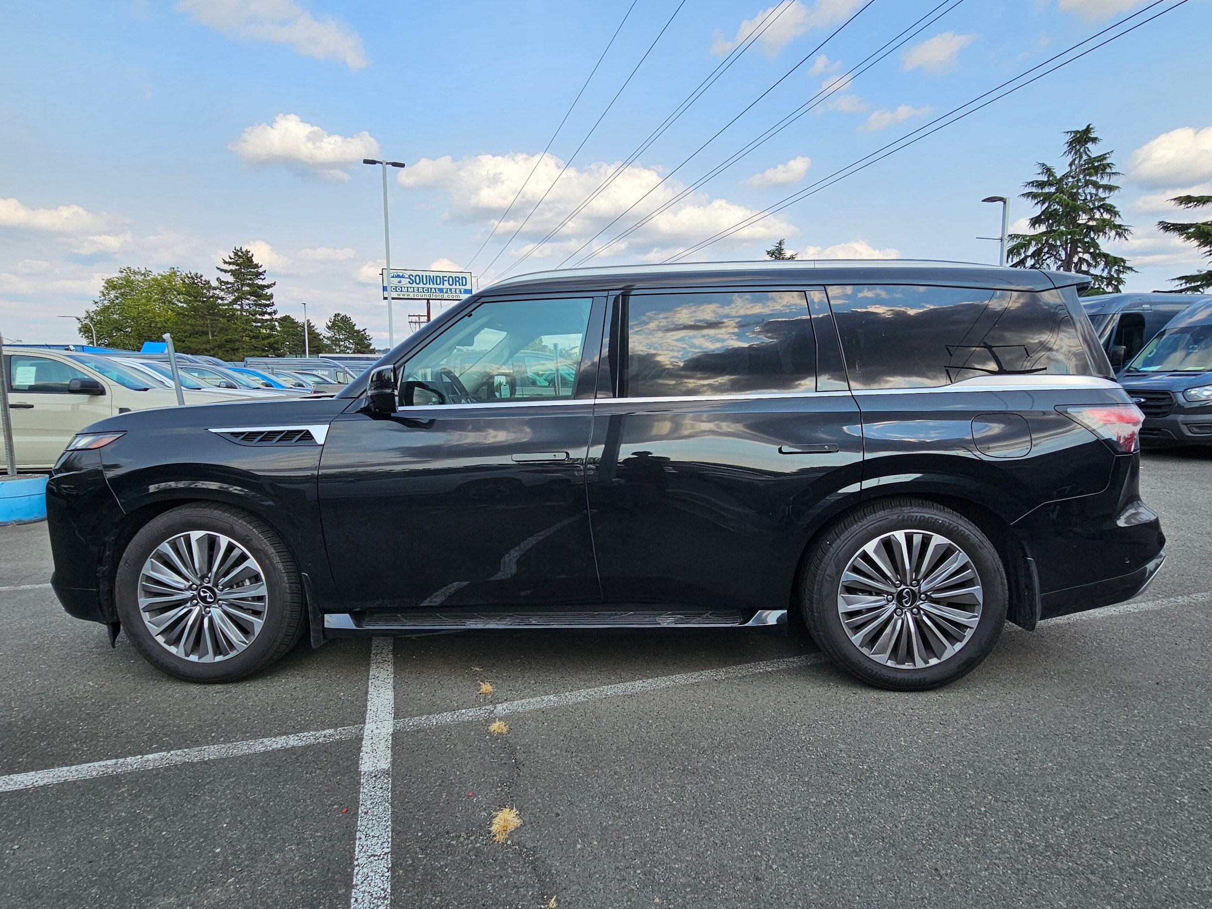 Used 2025 INFINITI QX80 Sensory AWD/4WD image 8