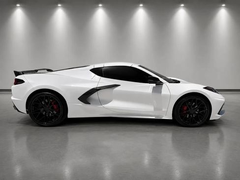 Used 2022 Chevrolet Corvette Stingray Coupe w/ 1LT RWD image 2
