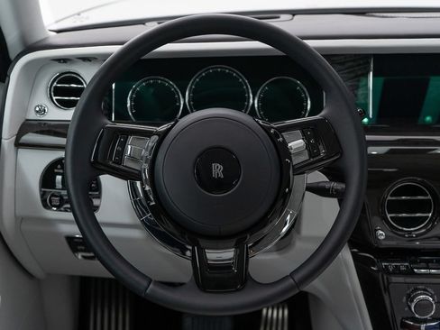 Used 2023 Rolls-Royce Phantom Sedan RWD image 37