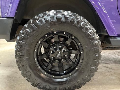 Used 2018 Jeep Wrangler Sahara w/ Connectivity Group AWD/4WD image 7