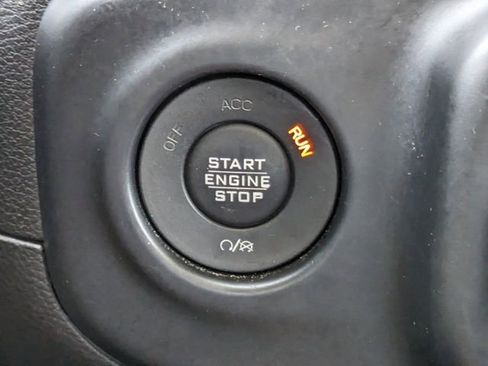 Used 2018 Jeep Wrangler Unlimited Sport image 27