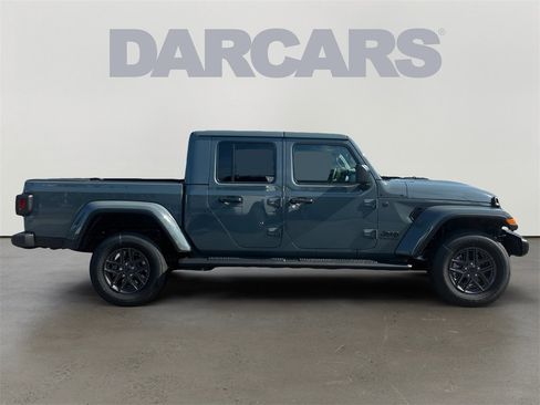 New 2025 Jeep Gladiator Sport image 8