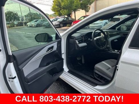 Used 2026 Toyota Camry SE FWD image 4