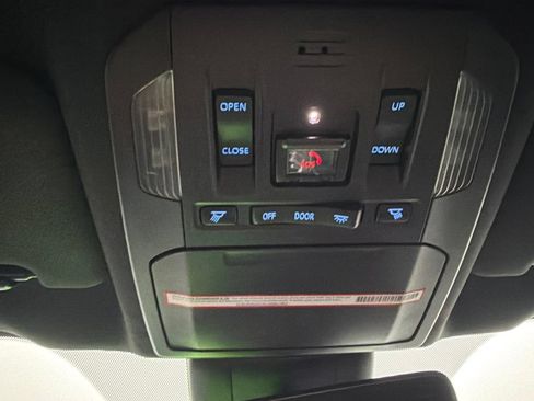 Used 2022 Toyota Highlander XSE FWD image 27