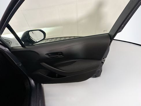 Used 2025 Toyota Corolla LE image 31