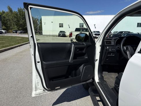Used 2023 Toyota 4Runner SR5 Premium w/ Moonroof Package image 10