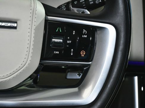 Used 2025 Land Rover Range Rover SE image 50