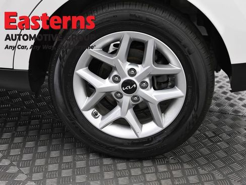 Used 2025 Kia Soul LX w/ LX Technology Package FWD image 33