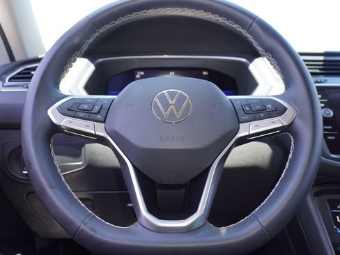 Used 2022 Volkswagen Tiguan SE FWD image 24