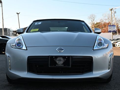 Used 2014 Nissan 370Z Touring w/ Sport Package image 4