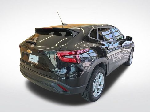 Used 2024 Chevrolet Trax LS w/ LS Convenience Package FWD image 7