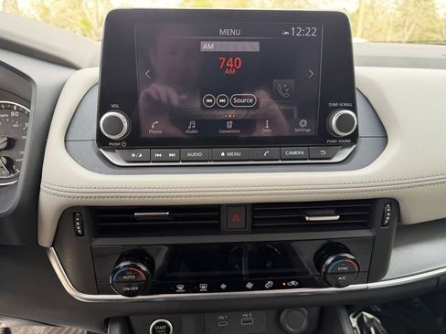 Used 2023 Nissan Rogue SV image 24