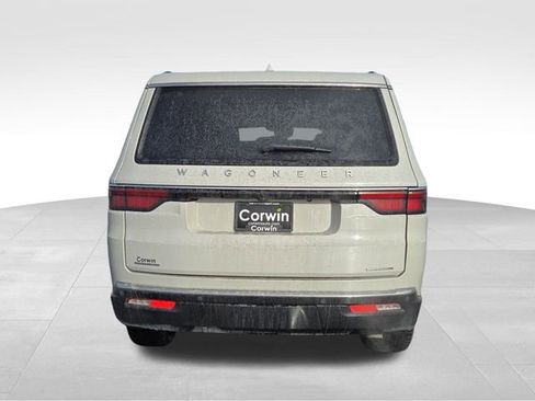 Used 2022 Jeep Wagoneer Series III w/ Flexible Seating Group image 17