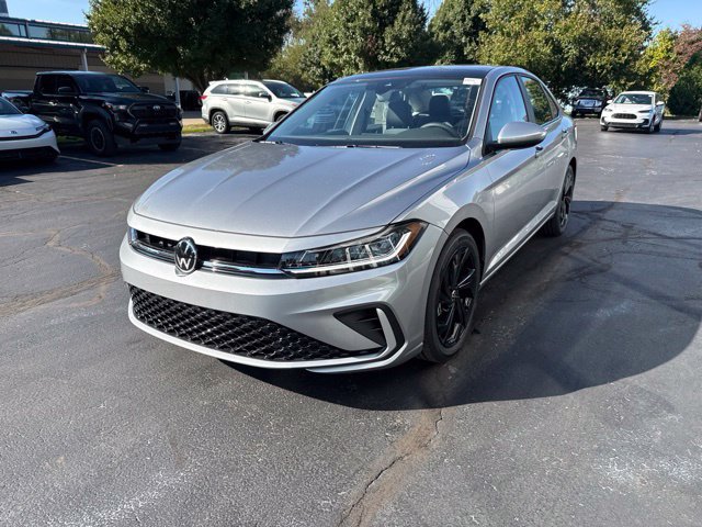 New 2027 Volkswagen Jetta SE FWD image 3