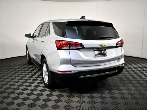 Used 2022 Chevrolet Equinox LT w/ Driver Convenience Package image 11