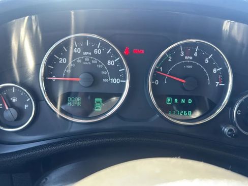 Used 2014 Jeep Wrangler Unlimited Sahara w/ Connectivity Group AWD/4WD image 12