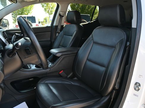 Used 2023 GMC Acadia SLT image 7