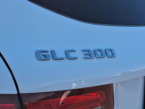 Used 2018 Mercedes-Benz GLC 300 4MATIC image 29