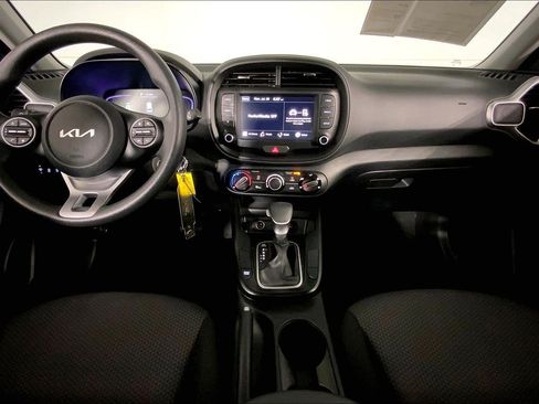 Certified 2025 Kia Soul LX w/ LX Technology Package FWD image 15