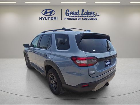 Used 2023 Honda Pilot TrailSport image 3